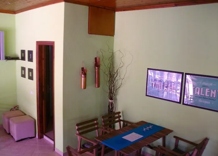 Pella House *