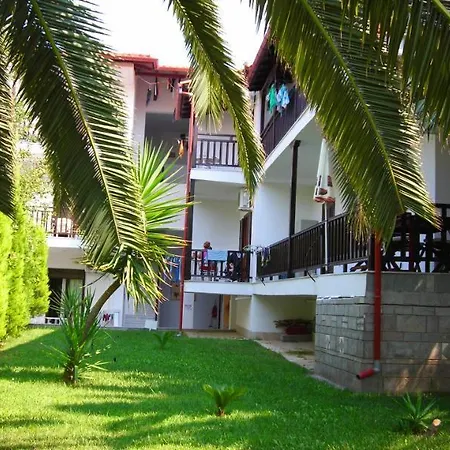 Pella House Hotel *