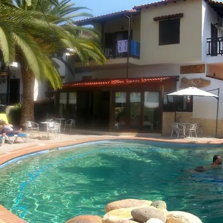 Pella House Hotel *