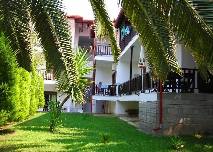 Pella House Hotel *